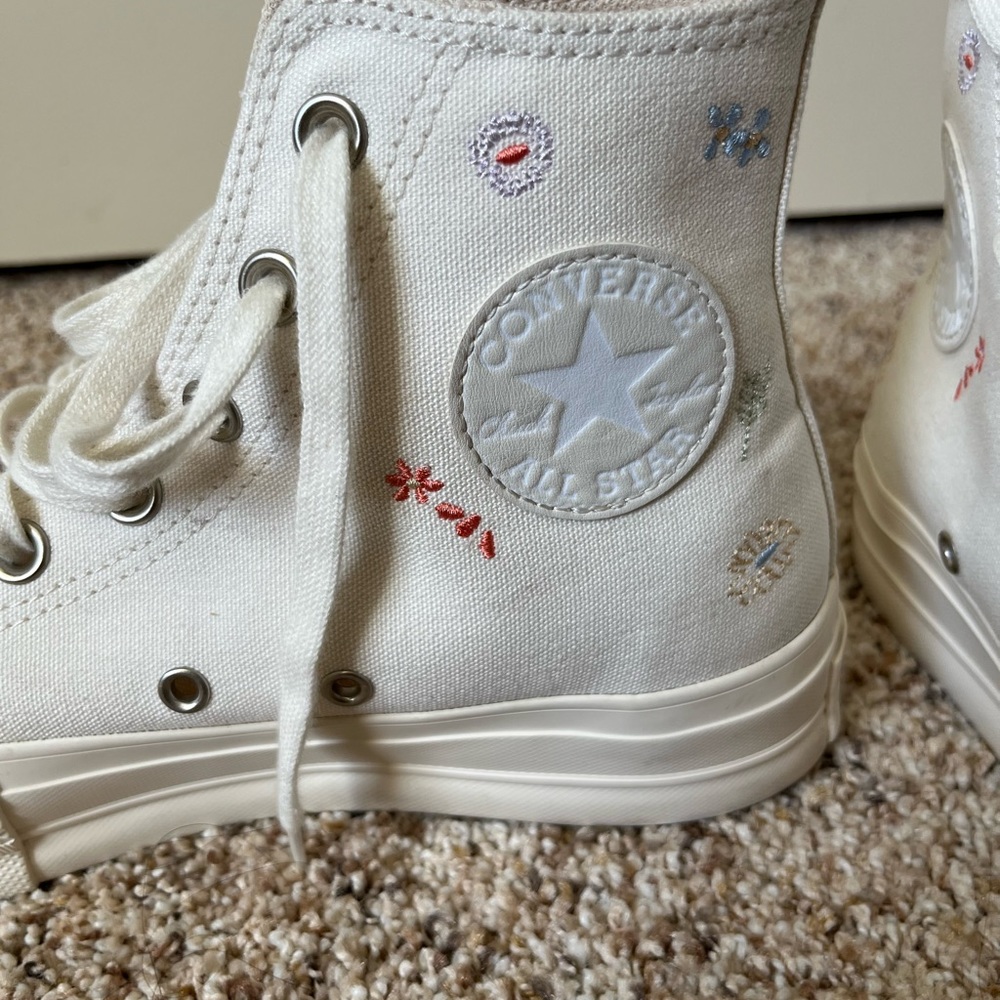 Worn once floral platform high top converse!